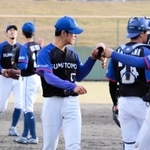 前回大会で頂点に立った住友電工伊丹の選手たち＝２０２３年１１月、姫路市ウインク