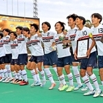 ２０２４年の全国高校サッカー兵庫県予選で頂点に立った滝川第二イレブン＝同年１１月、神戸市須磨区、ユニバー記念競技場