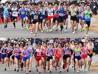 一斉にスタートする男子（上）と女子の選手たち＝２０２５年２月２日、加古川市の加古川河川敷マラソンコース