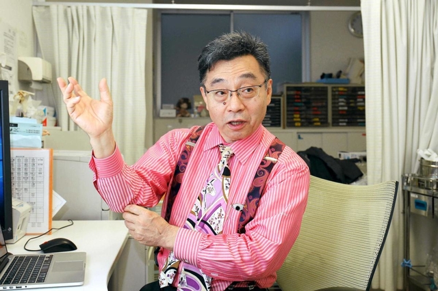 行岡病院副院長の正富隆さん＝大阪市北区（撮影・風斗雅博）