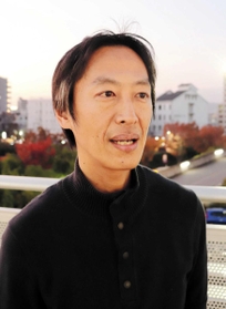 男性も積極的に検査を受けるよう呼び掛ける男性＝伊丹市内