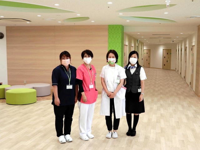６月にオープンした児童思春期病棟の医療スタッフ＝姫路市西今宿５
