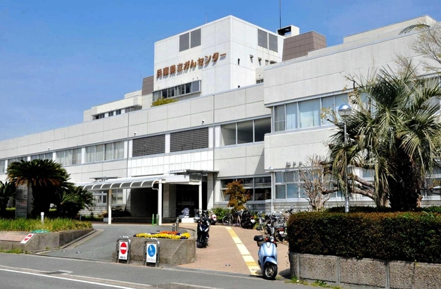 建て替えが予定される兵庫県立がんセンター＝明石市北王子町