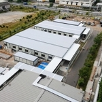 新型コロナに対応するため新設された重症患者専用の病棟＝神戸市中央区港島南町２（中央市民病院提供）