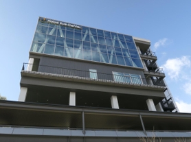 神戸市立神戸アイセンター病院＝神戸市中央区港島南町２