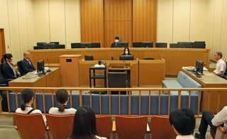 元町商店街暴走事故の判決が言い渡された神戸地裁の法廷＝神戸市中央区橘通２