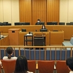 元町商店街暴走事故の判決が言い渡された神戸地裁の法廷＝神戸市中央区橘通２