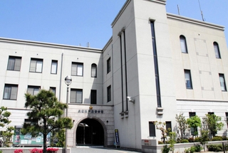 兵庫県警芦屋署＝芦屋市公光町