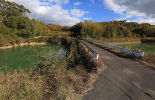 穂坂修ちゃんの遺体が遺棄されていた現場周辺＝１９日午後、神戸市西区平野町慶明