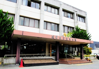 兵庫県警三田署＝三田市天神１