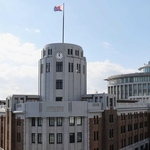 神戸税関＝神戸市中央区新港町