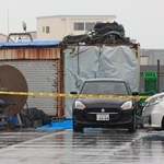 規制線が張られた現場＝８日午後６時３９分、神戸市須磨区若宮町１