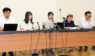 新たに開示された証拠について説明する弁護団＝６日午後、姫路市北条１、兵庫県弁護士会姫路支部会館