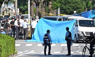 発砲事件があった現場周辺＝３０日午後２時２４分、神戸市中央区