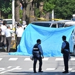 発砲事件があった現場周辺＝３０日午後２時２４分、神戸市中央区