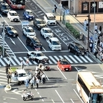 事故が発生した神戸国際会館前の交差点＝１日午後３時４４分、神戸市中央区加納町６