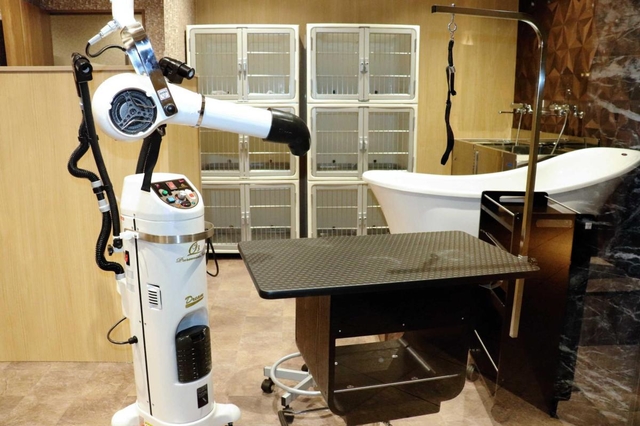 シャンプーやカットなどを提供するトリミングルーム＝神戸市東灘区向洋町中２