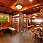 営業当時のフーケ諏訪山本店の店内＝２０１２年１月、神戸市中央区（上野さん提供）