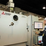 多田電機が開発した電子ビーム方式の金属３Ｄプリンター＝尼崎市塚口本町８