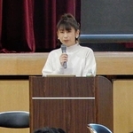 出前講座で創業のエピソードなどを話すクロシェホールディングスの沼部美由紀社長＝神戸市垂水区星陵台４、県立星陵高校