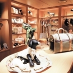 素材や製法にこだわった愛犬用グッズを販売するブティック＝神戸市北区有馬町、有馬グランドホテル
