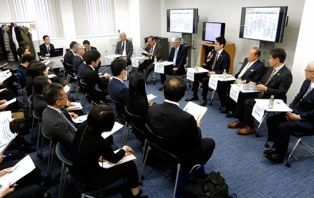 企業の震災復興を振り返ったパネル討論＝神戸市中央区多聞通２、みなと銀行神戸駅前支店