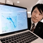 物件検索サイトを紹介する考案者の室薫さん＝宝塚市逆瀬川１