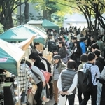 多くの人たちでにぎわったファーマーズマーケット＝神戸市中央区、東遊園地（神戸市提供）