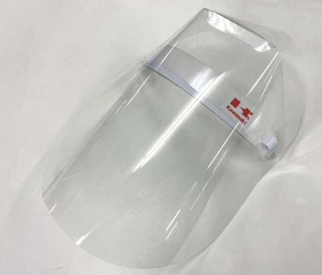 川崎重工業が播磨工場で生産したフェースシールド（川重提供）