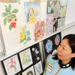 兵庫大学の満田知美准教授が指導する一般向け「おとなの塗り絵教室」で、受講生が手掛けた作品＝加古川市平岡町新在家