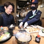 ワールド・ワンが宅配する居酒屋メニュー＝神戸市中央区（撮影・斎藤雅志）