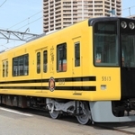 阪神タイガースをイメージさせる「タイガース号」の外観＝尼崎市北城内、阪神電気鉄道尼崎車庫