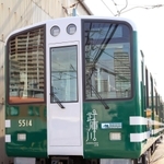 甲子園球場をイメージさせる「甲子園号」の外観＝尼崎市北城内、阪神電気鉄道尼崎車庫