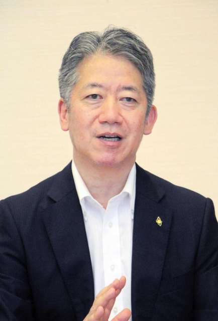 インタビューに応じる川崎重工業の橋本康彦社長＝神戸市中央区東川崎町１、川重本社
