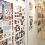 １９９０年に開店した当時の折り込みチラシや写真などで３０年の歴史を振り返る展示＝神戸市西区、そごう西神店（撮影・鈴木雅之）