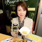 イタリアン、カレー、中華…。クラゲの加工食品を開発するマルミ食品の北東千枝社長＝神戸市東灘区深江浜町