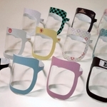 ハリマ紙器印刷工業が発売した紙製ペーパークラフト。図柄の注文にも応じる（同社提供）