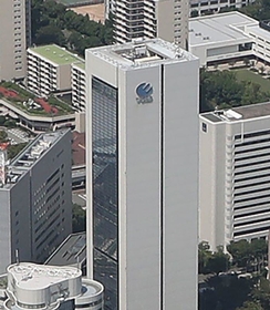 主要ブランドの事業終了などを発表したワールドの本社外観＝神戸市中央区