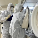 専用の培養加工施設で歯髄幹細胞を採取、培養する＝神戸市中央区港島南町１（エア・ウォーター提供）