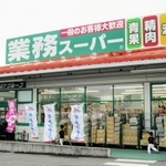 巣ごもり消費で好調が続く業務スーパー＝神戸市内