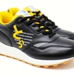 阪神タイガース球団設立８５年を記念したスニーカー（サンガッチョジャパン提供）