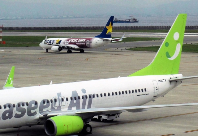減便・運休が続く神戸空港。発着枠の最大運用は来春まで持ち越される公算が大きくなっている＝神戸市中央区