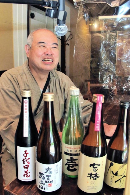 「神戸　酒ラジオ」の配信を始めた濱田屋代表社員の濱田栄司さん＝神戸市東灘区魚崎南町４