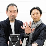 難聴者向けの骨伝導集音器を販売開始するソリッドソニックの久保貴弘（くぼ・たかひろ）社長（右）と田中哲廣（たなか・てつひろ）取締役＝神戸市中央区磯上通４