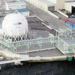 川崎重工業が建設した液化水素荷役実証ターミナル（川重提供）