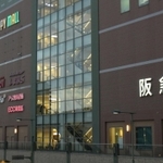 ２階に三田阪急が入る商業施設「キッピーモール」＝三田市駅前町