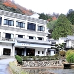 年末年始の営業に備える塩田温泉の老舗「上山旅館」＝姫路市夢前町塩田