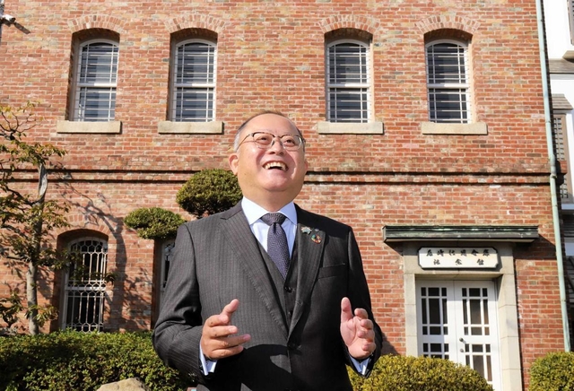 尼崎信用金庫理事長・作田誠司さん＝尼崎市内（撮影・大山伸一郎）