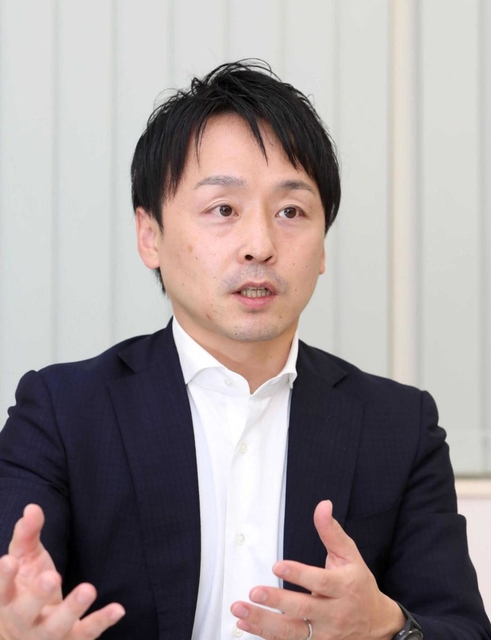 インタビューに応じる神戸物産の沼田博和社長＝兵庫県稲美町中一色、神戸物産本社（撮影・辰巳直之）