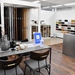 床材や室内ドアなど、実際の雰囲気を確かめられるアイ工務店の住宅展示施設＝神戸市中央区東川崎町１、ハウジングデザインセンター神戸